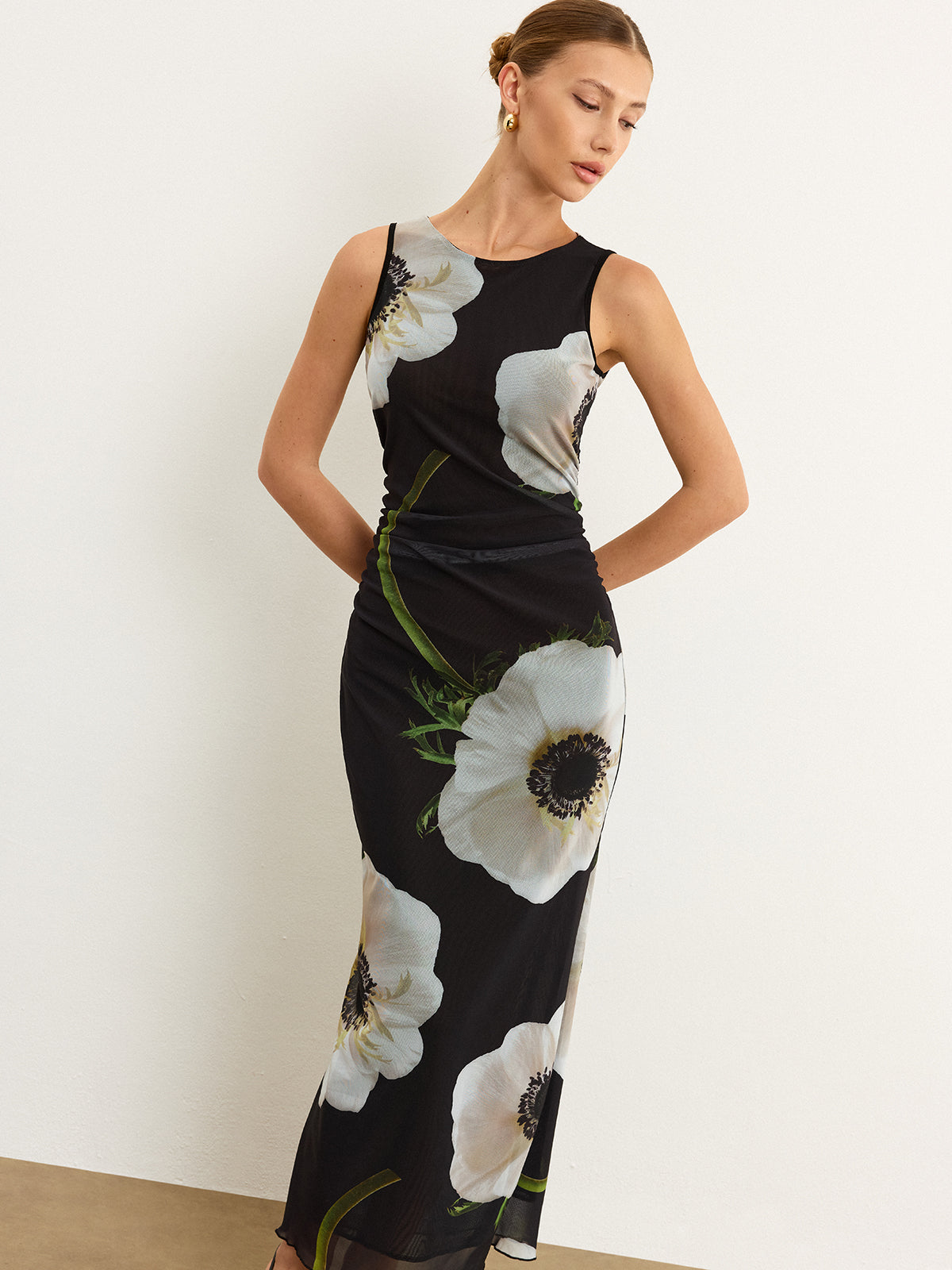 Etherweave – Transparentes Maxikleid mit Blumenmuster 