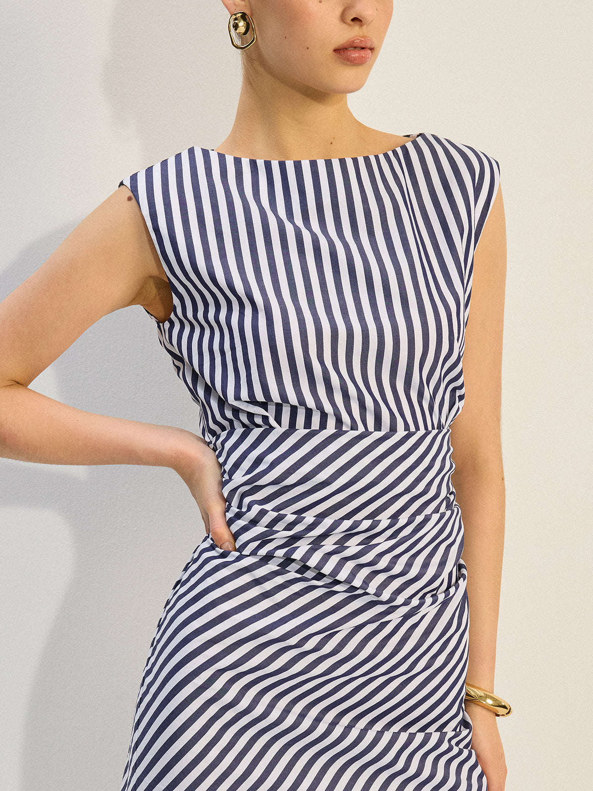 Gestreiftes, gerüschtes Minikleid Navia 