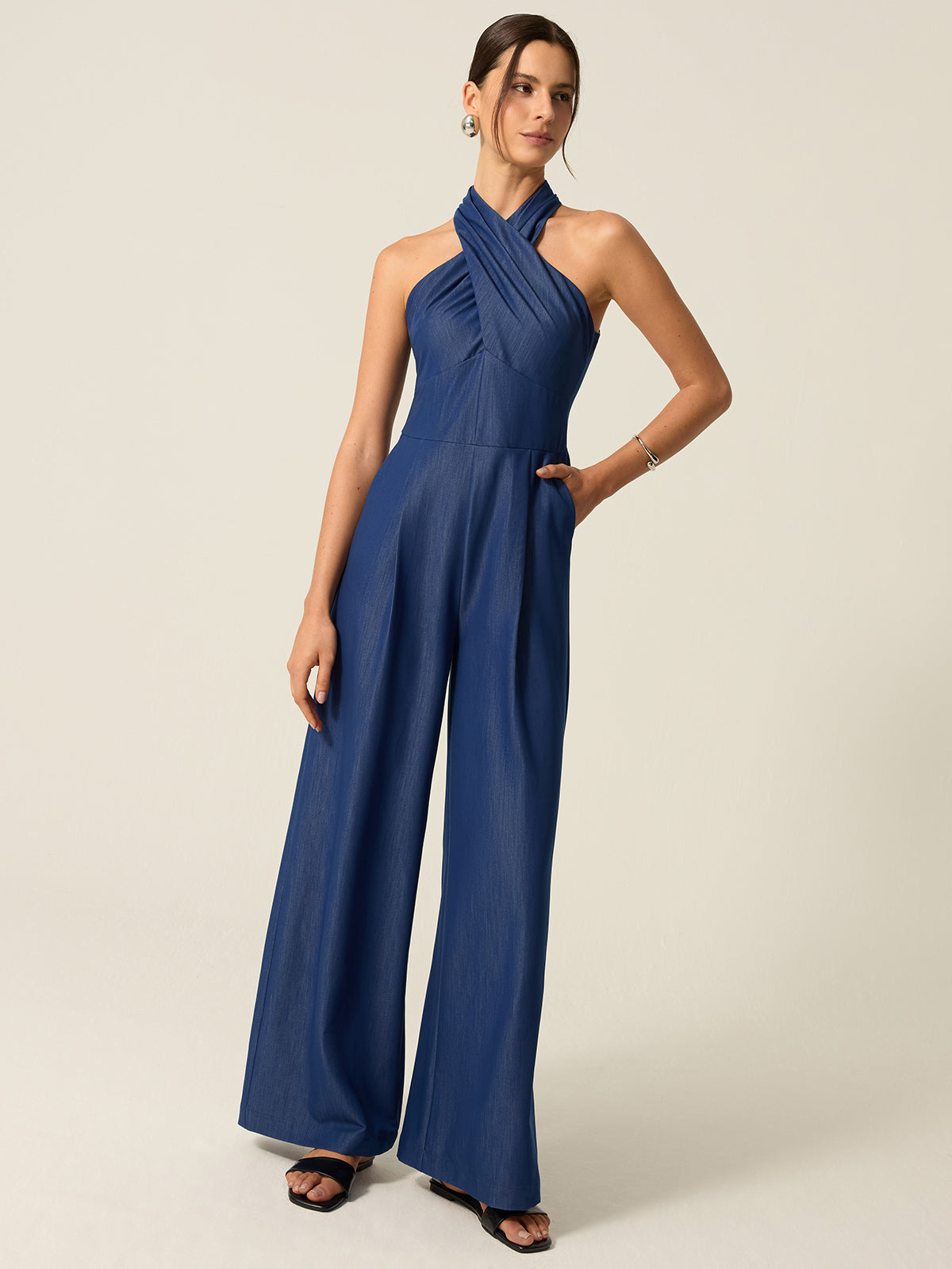 Valys Jumpsuit med fickor och halterneck och vida ben 