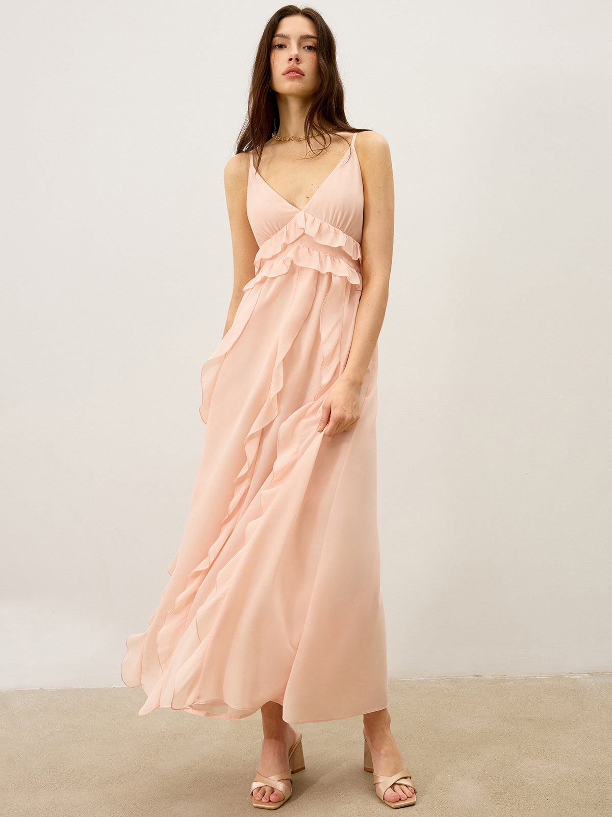 Majestrose – Halbtransparentes Maxikleid aus Chiffon mit Rüschenbesatz 