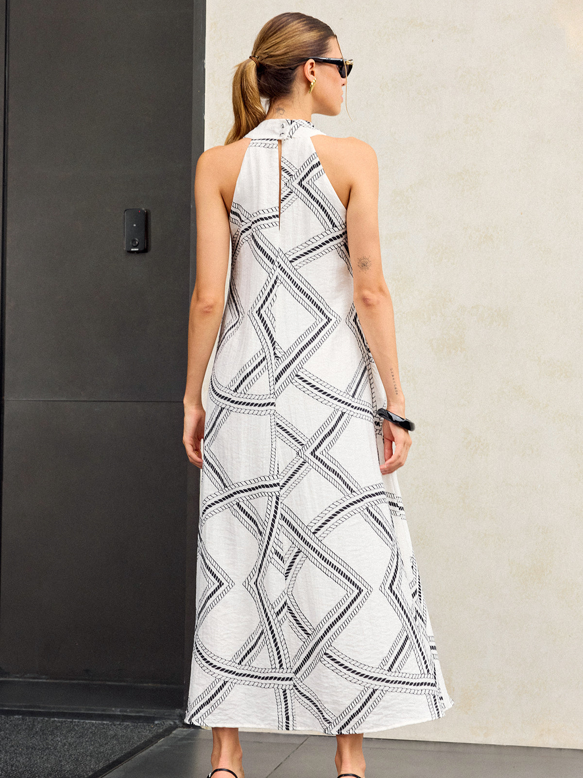 Silkloom – Neckholder-Maxikleid mit geometrischem Print 