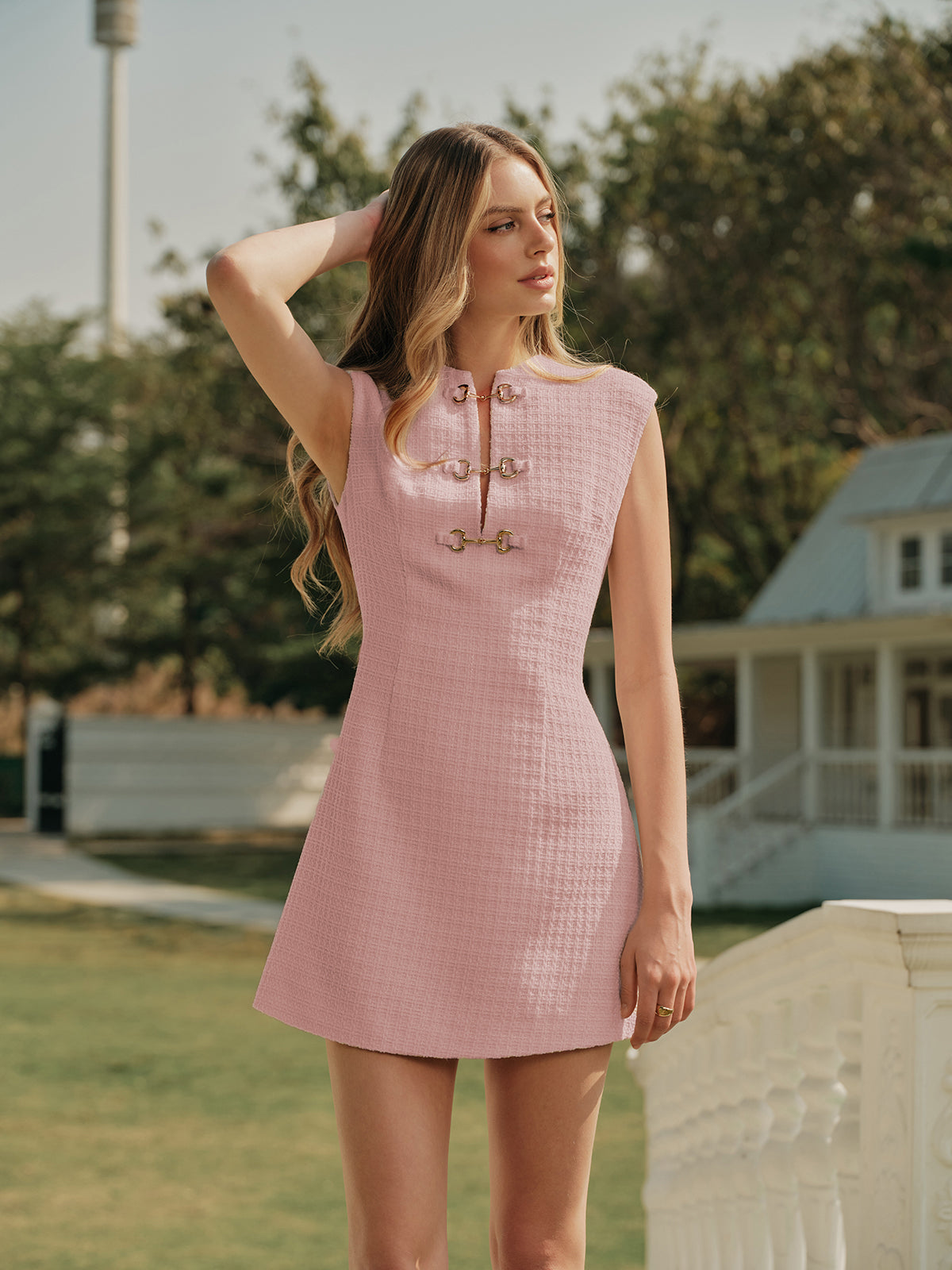 Raveth – Ärmelloses Tweed-Kleid mit Metallknöpfen 