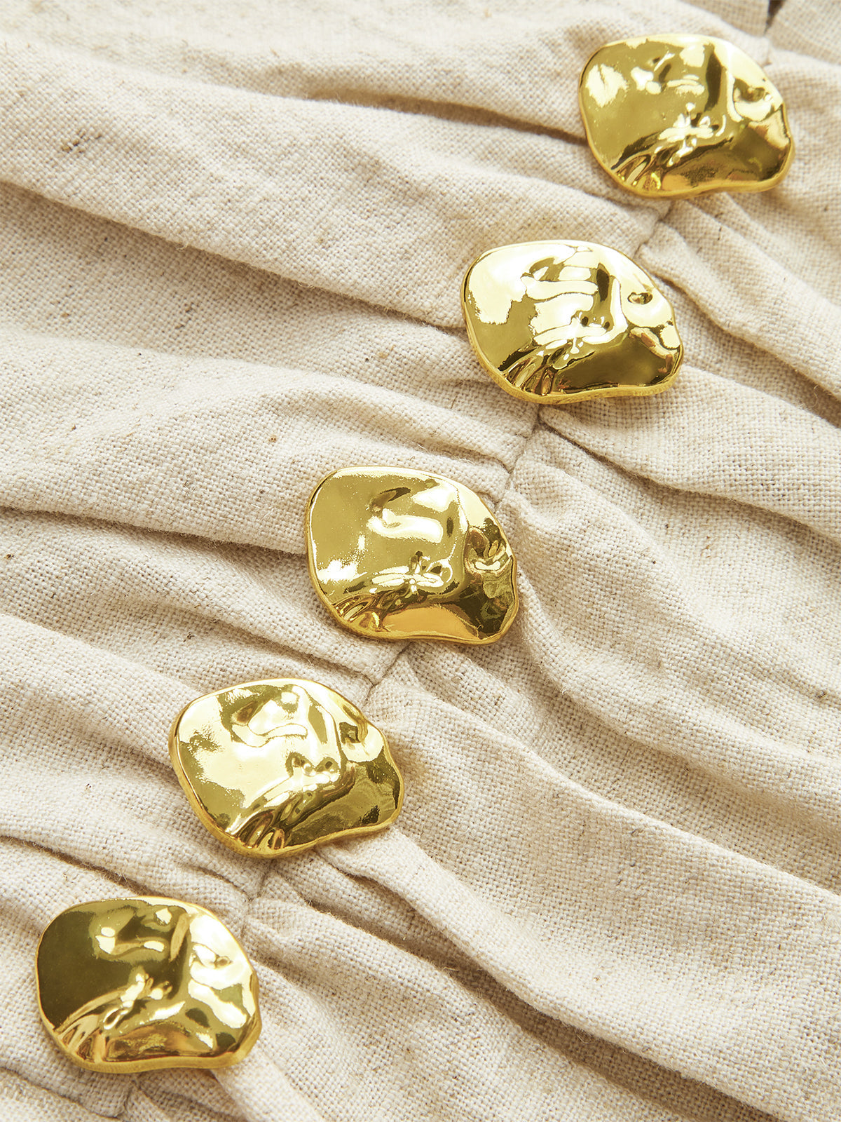 Mariel – Gerüschtes Midikleid mit Metalldekor 
