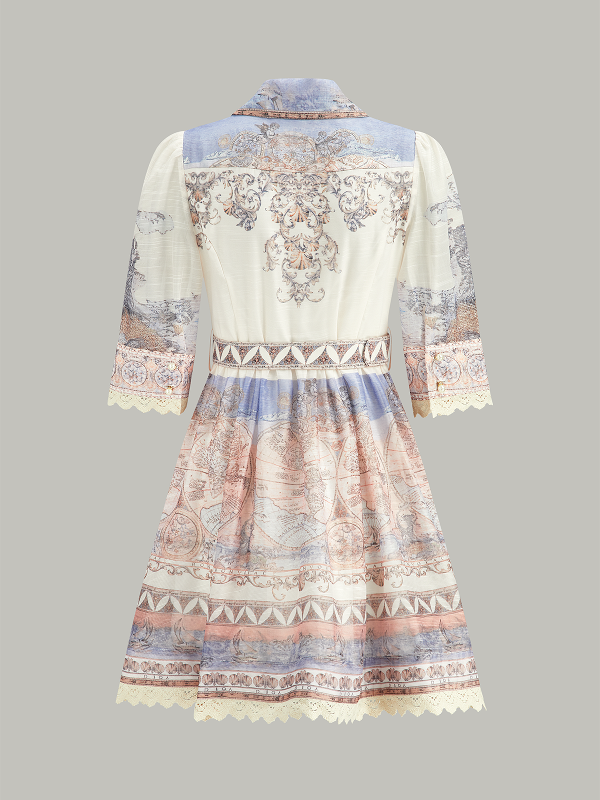 Opaldust – Halbtransparentes Kleid mit Knöpfen und Gürtel 