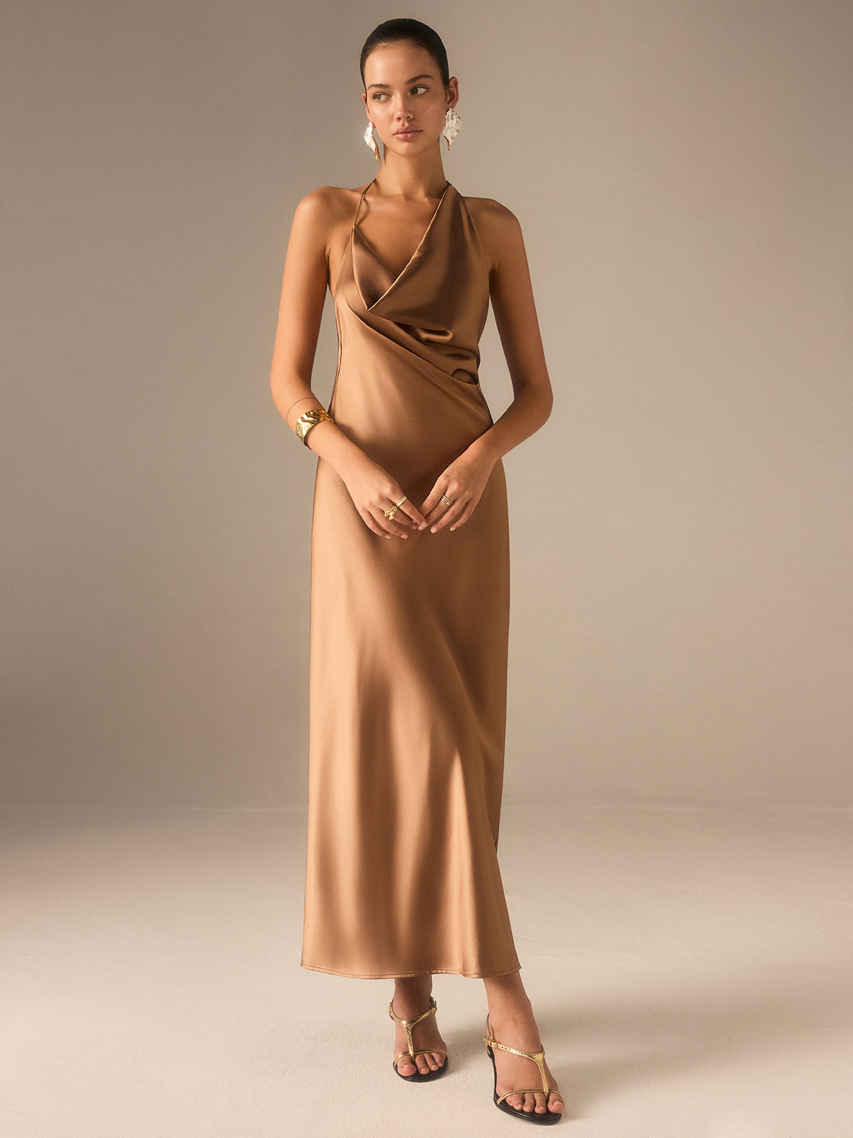 Zilvys Satin Halterneck Rygglös Maxiklänning 