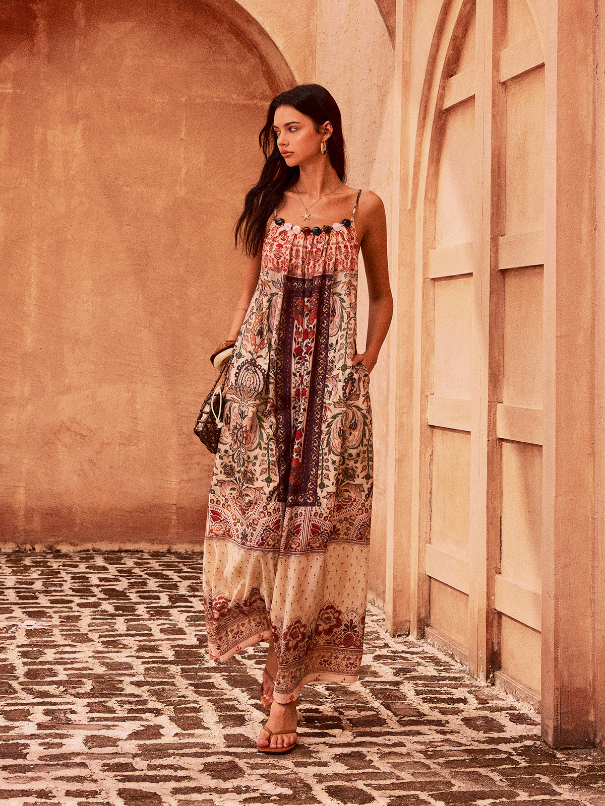 Miracleglow – Maxikleid mit Paisley-Print und Perlen 