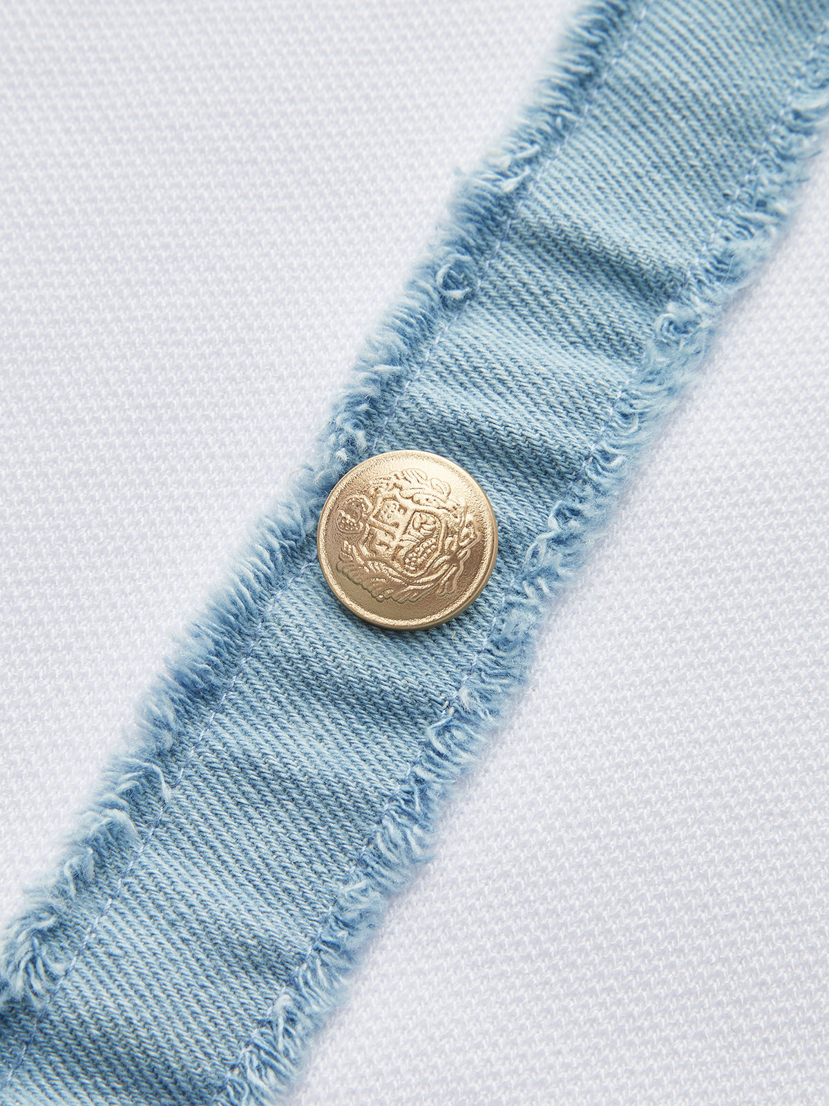 Luxette midiklänning med denimdetaljer och knappar framtill, volangkant 